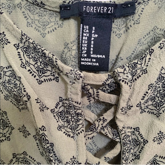 2/$20 Forever 21 Crop Top with Criss Cross Detail - Picture 3 of 3
